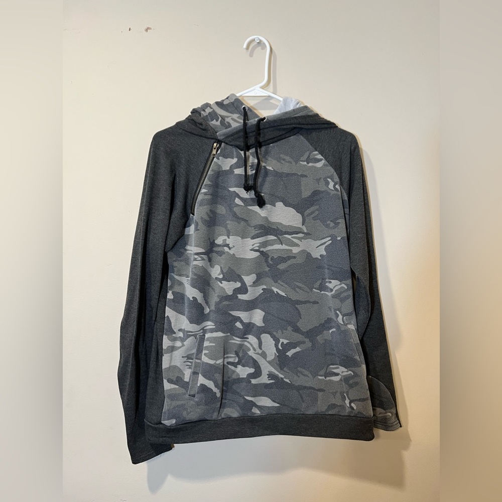 Boutique Only Sweatshirt - Picture 1 of 5